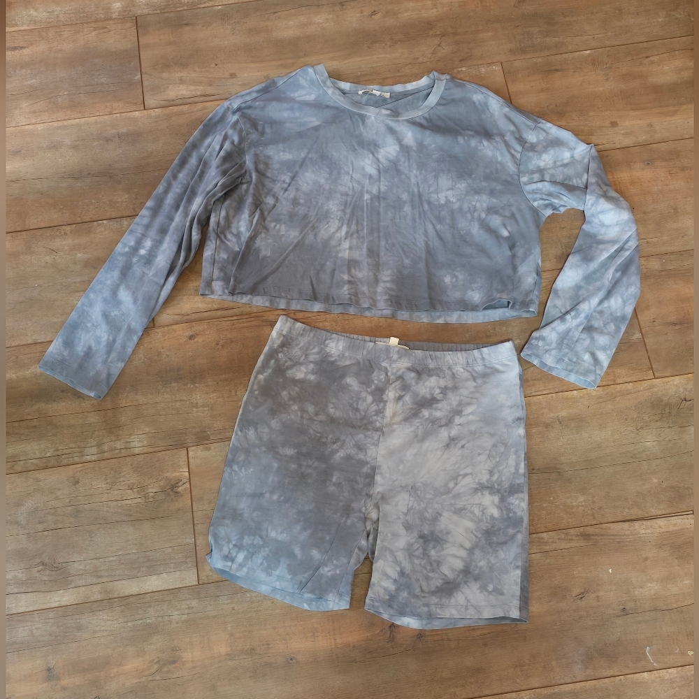 Blueish Gray Tie-Dye Cropped Top and Shorts Set